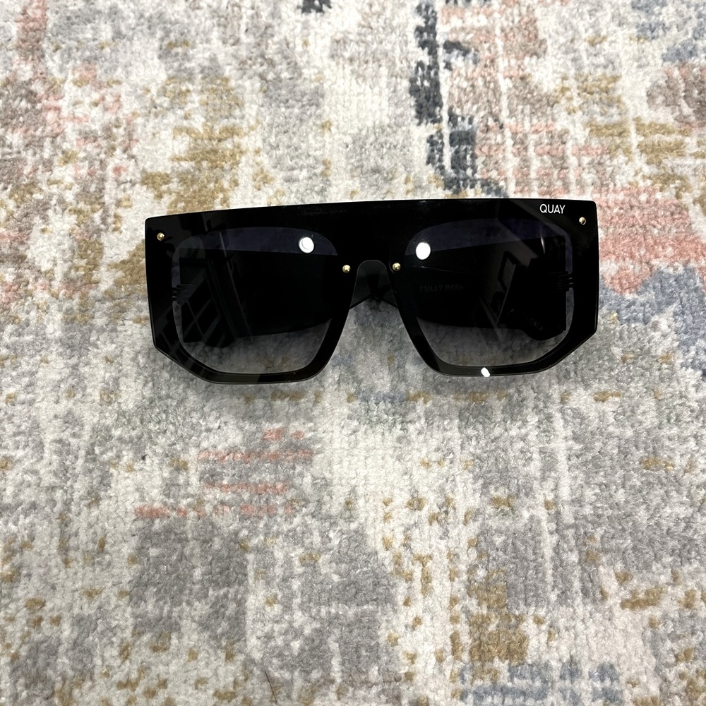 Quay fully booked sunglasses